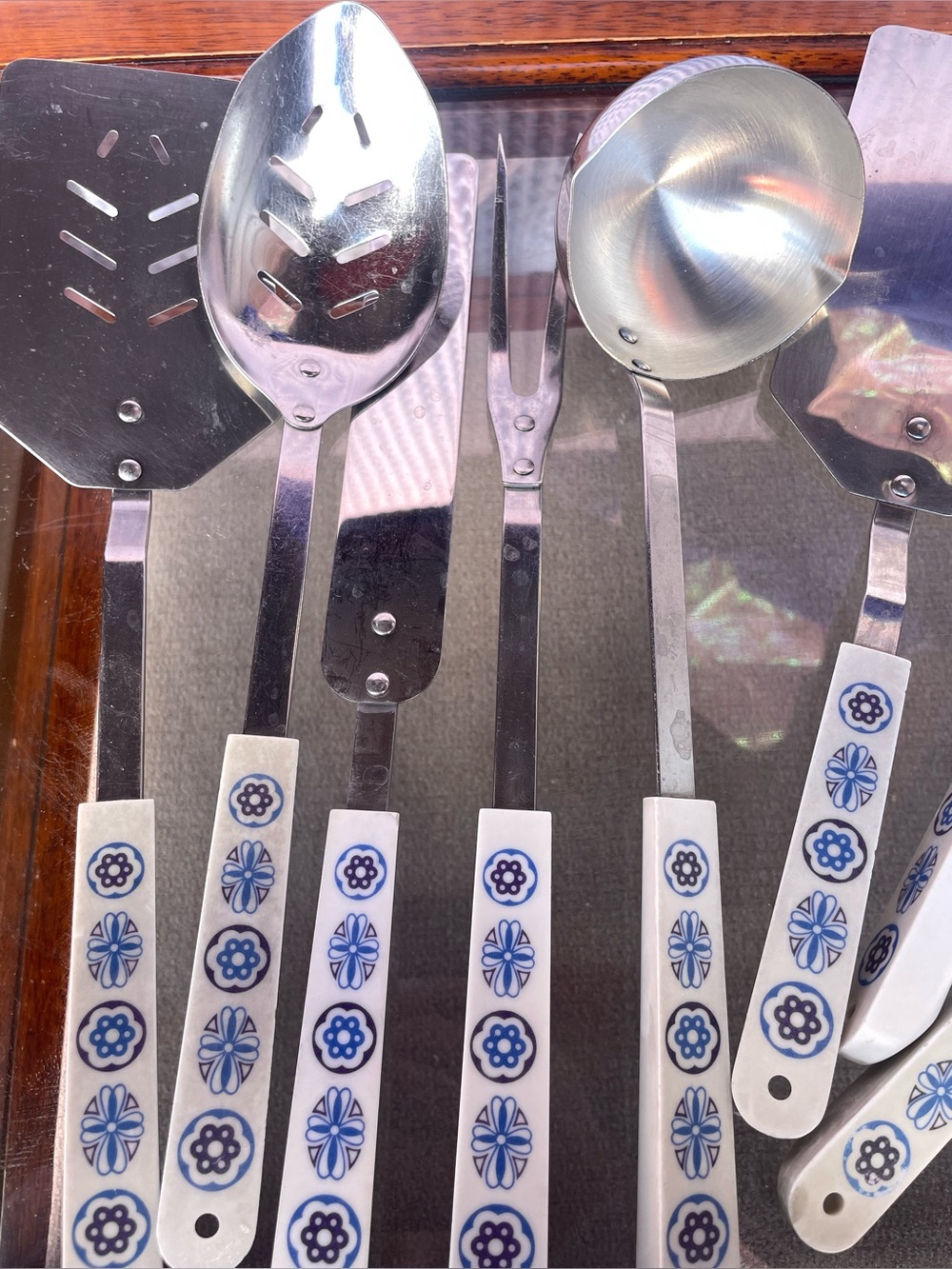 8 piece Vintage Ace Stainless Steel Kitchen Serving Utensil Set - White/Blue